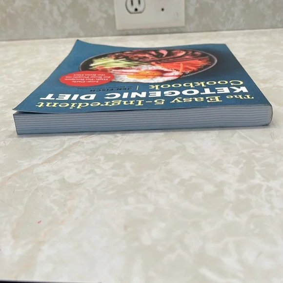BOOK The Easy 5- Ingredient Ketogenic Diet Cookbook by Jen Fisch GREAT CONDITION - Picture 4 of 9